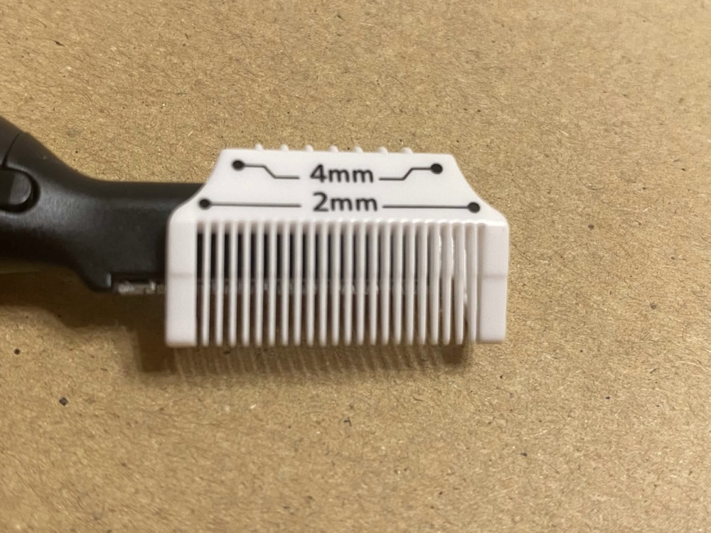 眉毛用のアタッチメントで適切な眉毛デザインをアシストします。